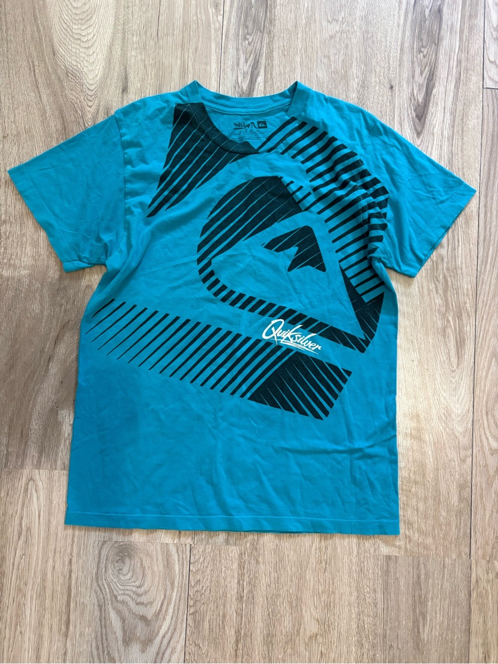 Y2K QuickSilver blue graphic tee with large logo